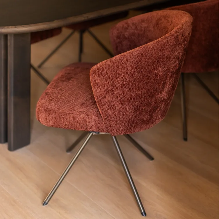 New chic make-over met lichte houtlook pvc-vloer in eetkamer