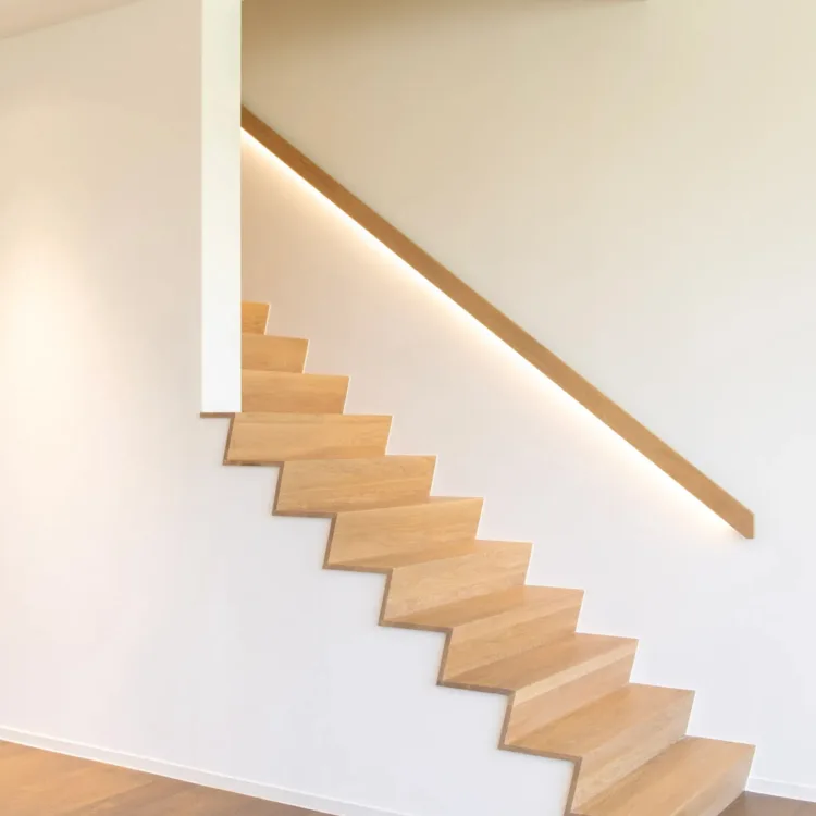z trap in een moderne woning met een warme vloer