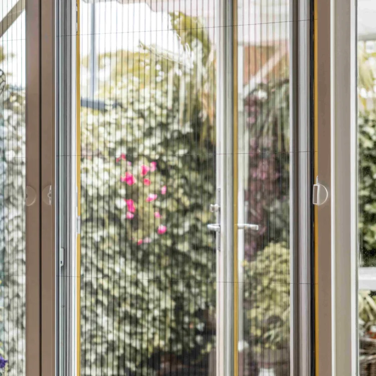 Vtwonen dubbele plisse hordeur van Luxaflex®