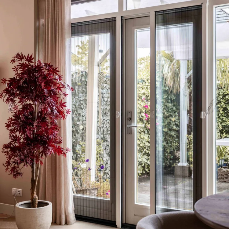 Vtwonen dubbele plisse hordeur van Luxaflex® sfeerfoto