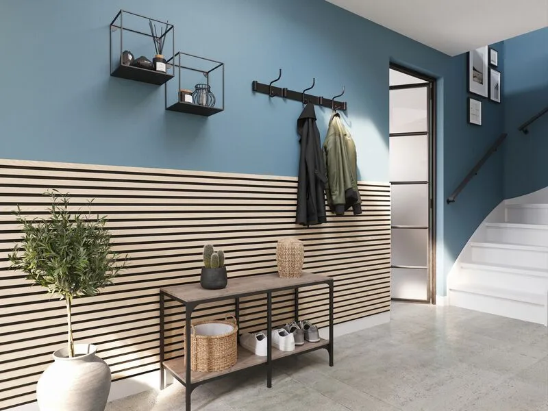 Houten wandpanelen in de hal of gang
